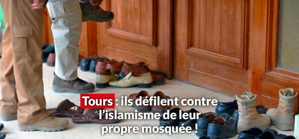 À Tours ils manifestent contre l'islamisme de leur propre mosquée