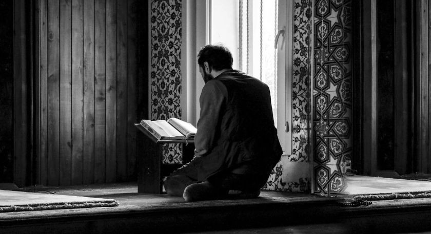 islam priere devant coran Tetiere