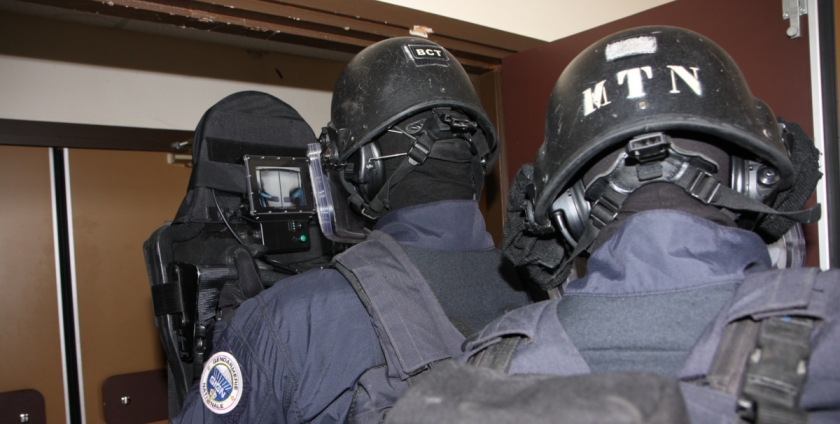 gign force porte Tetiere